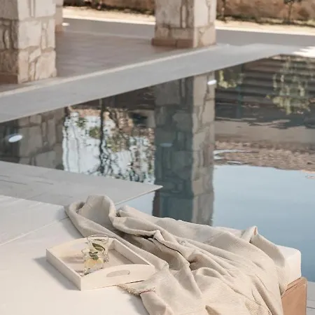 Willa Viatzo - Eclectic With Heated Saltwater Pools