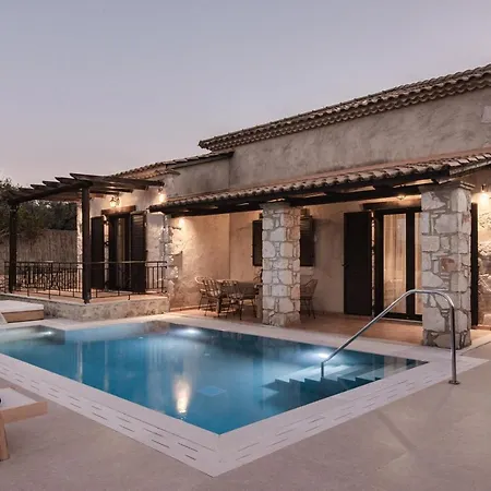 Willa Viatzo - Eclectic With Heated Saltwater Pools