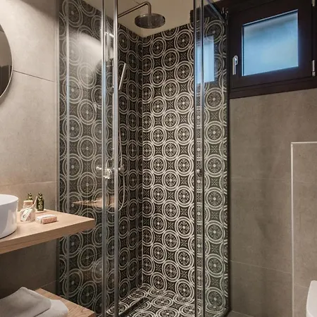 Villa Viatzo - Eclectic With Heated Saltwater Pools Mouzákion