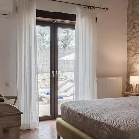 Villa Viatzo - Eclectic With Heated Saltwater Pools *